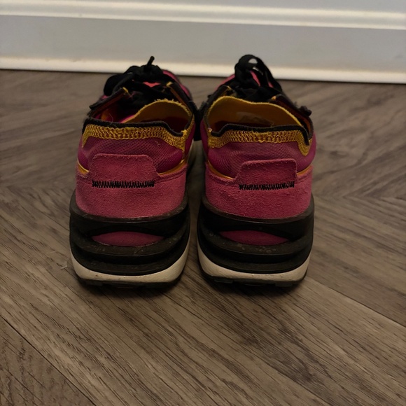 Nike Waffle 1 Women's Active Fuchsia/Black /Gold (9.5M) - Picture 2 of 4